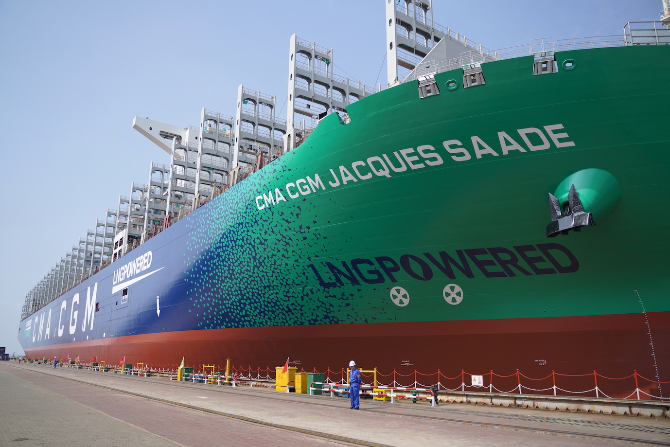 Entrée en flotte du CMA CGM JACQUES SAADE, premier navire au monde de 23 000 EVP propulsé au gaz naturel liquéfié