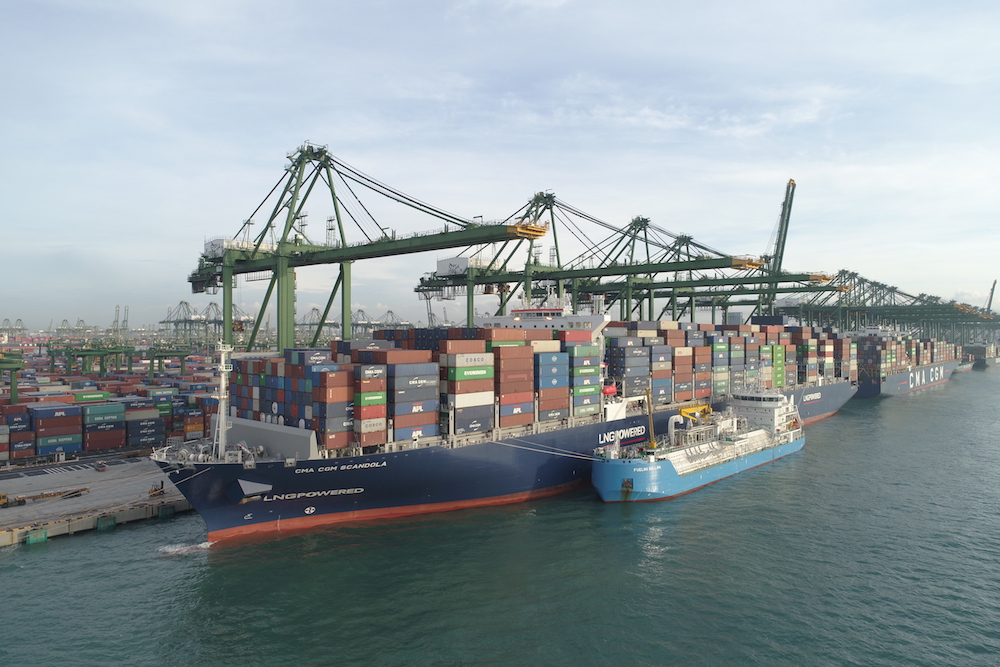 CMA CGM et FueLNG effectuent le tout premier soutage GNL de navire à porte-conteneurs d’Asie dans le port de Singapour