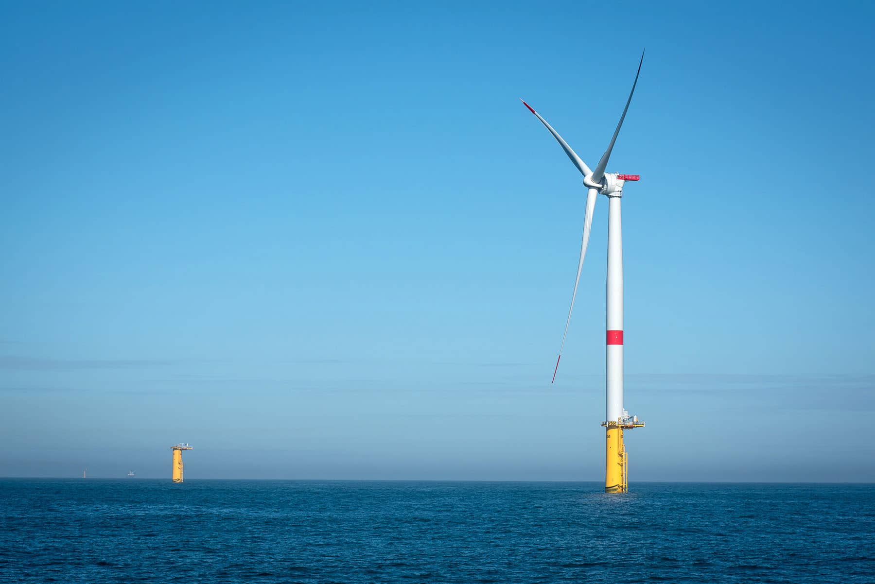 Mise en service complète du premier parc éolien en mer de France