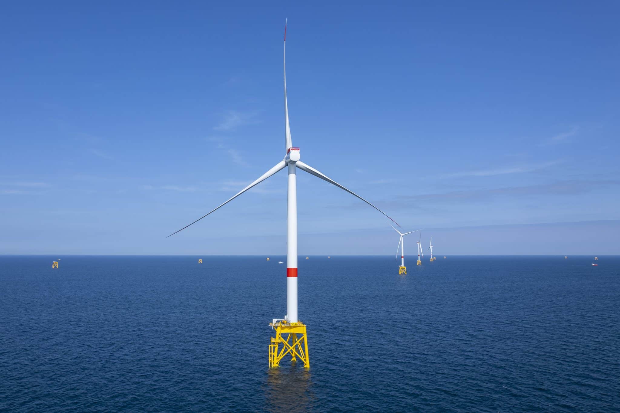 Le deuxième parc éolien en mer français produit ses premiers mégawattheures verts en Bretagne