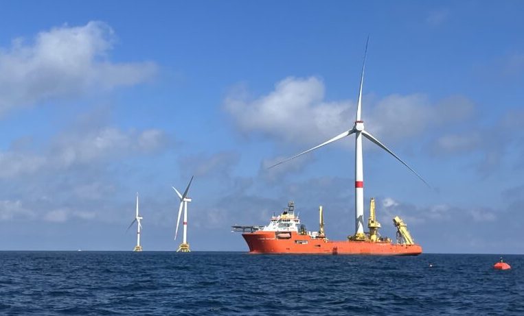 Les trois éoliennes flottantes de Provence Grand Large ont été installées en mer avec succès